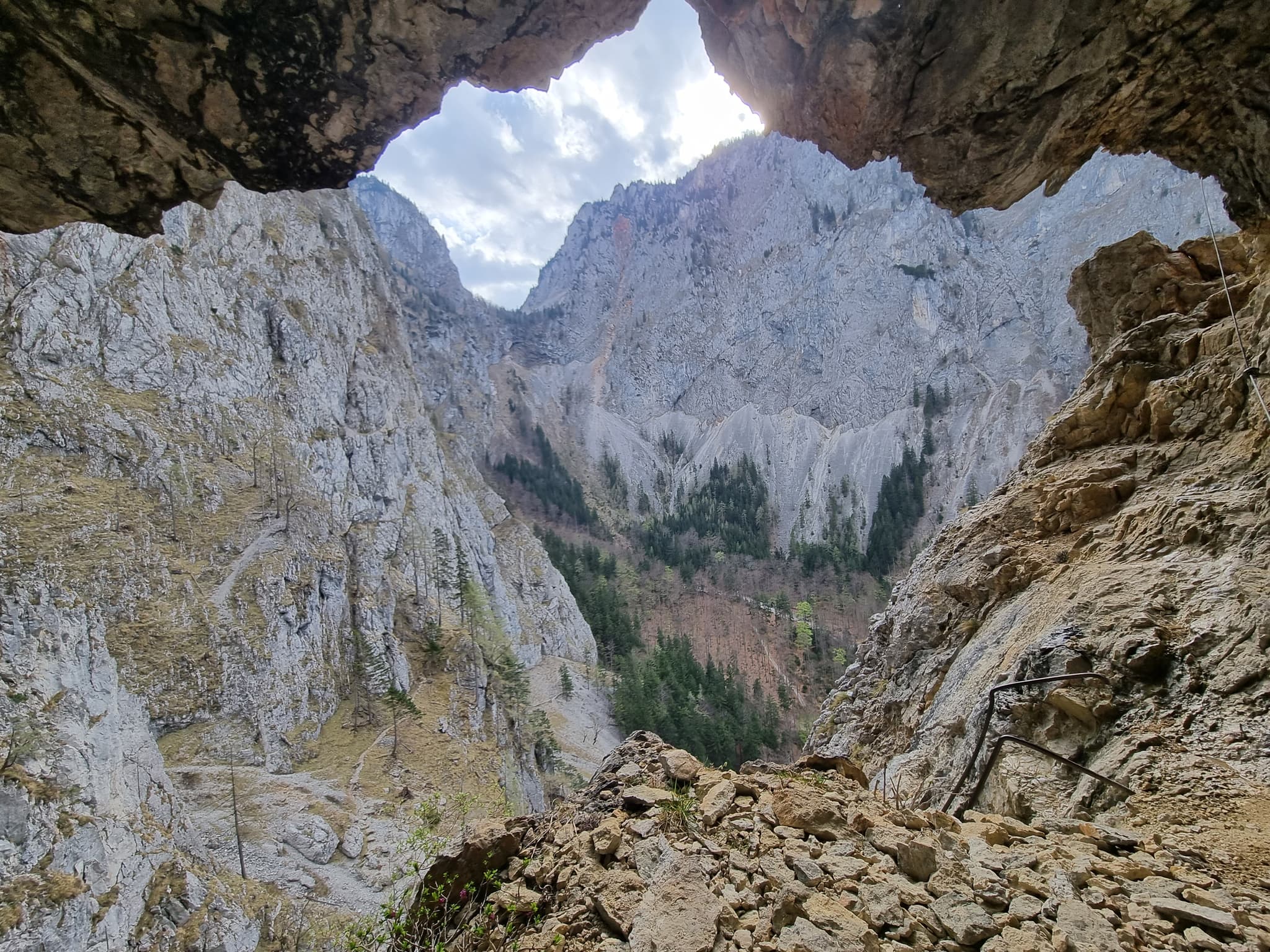 <p style="text-align: center">Hiking &amp; rock climbing paradise!</p>
